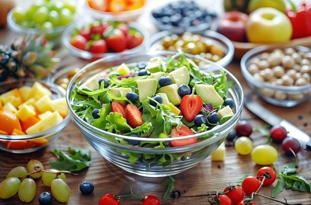 The Role of Diet and Nutrition in Yoga Retreats